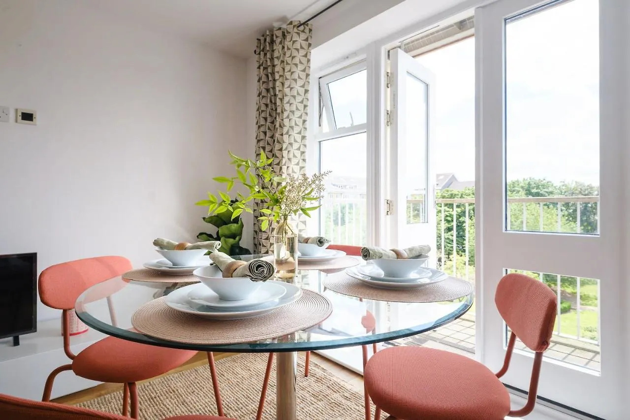 Hauzify I Cavendish Flats Apartment West Drayton