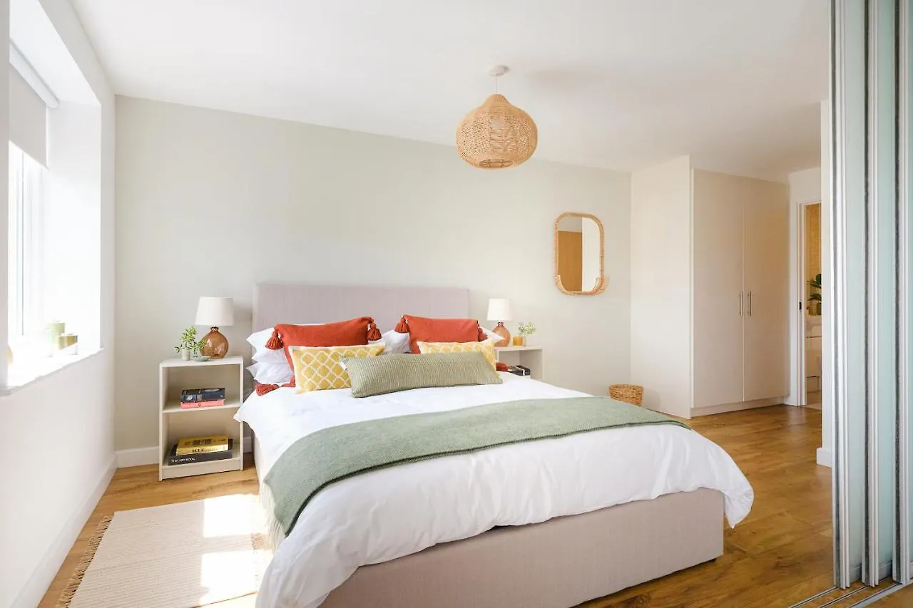 Hauzify I Cavendish Flats Apartment West Drayton